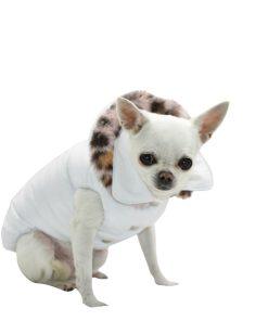 Piumino per cani bianco con modella 2