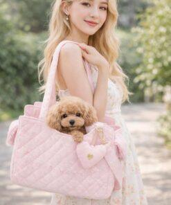 Foto modella con borsa cani